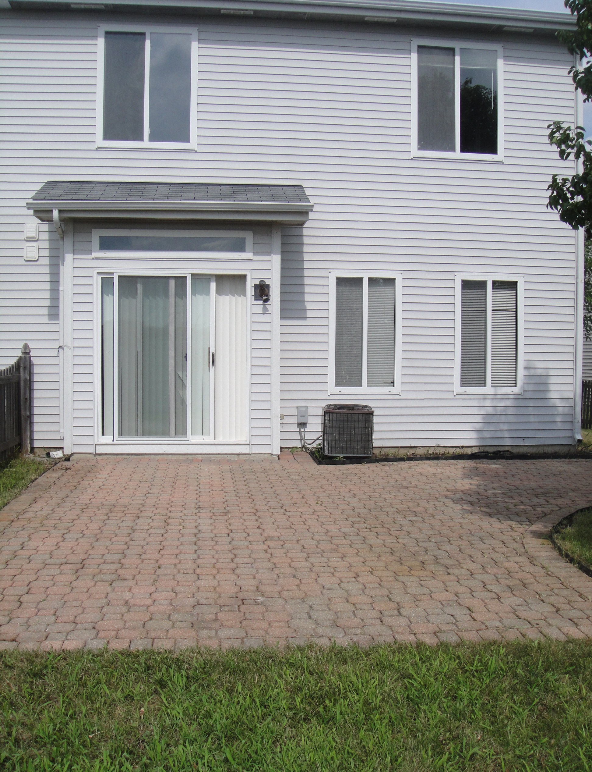 2753 Cripple Creek Ct, Naperville. 3bed+Loft; 2.1bath; Patio; Walk to Neuqua Valley High School