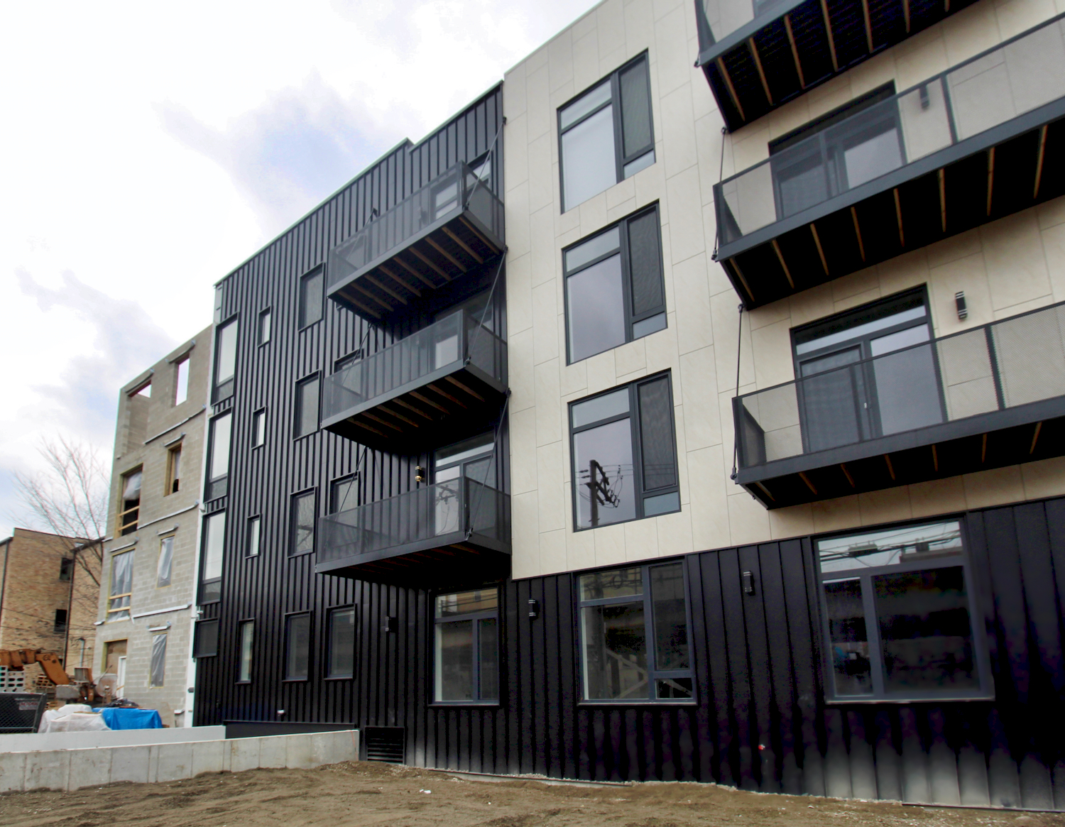 Final Wing of 957 W Grace Street Close to Completion in Lake View