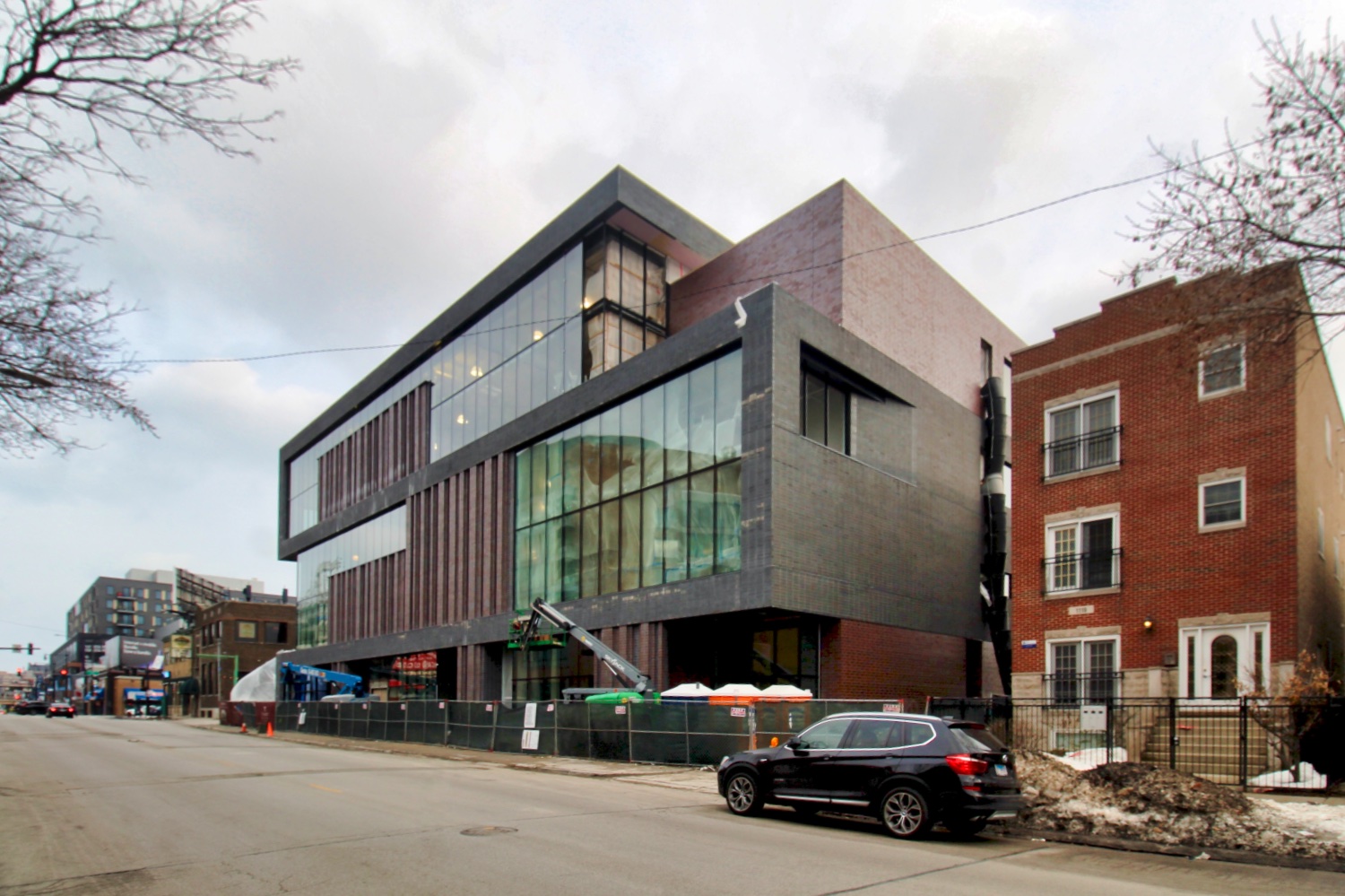 Glass Installed On 1111 W Addison Street in Wrigleyville Chicago YIMBY