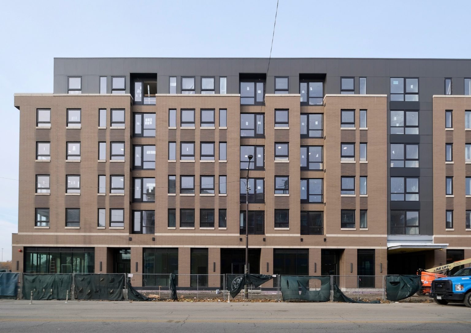 Facade Work Finalizes on 23rd Place at Southbridge in Near South Side Chicago YIMBY