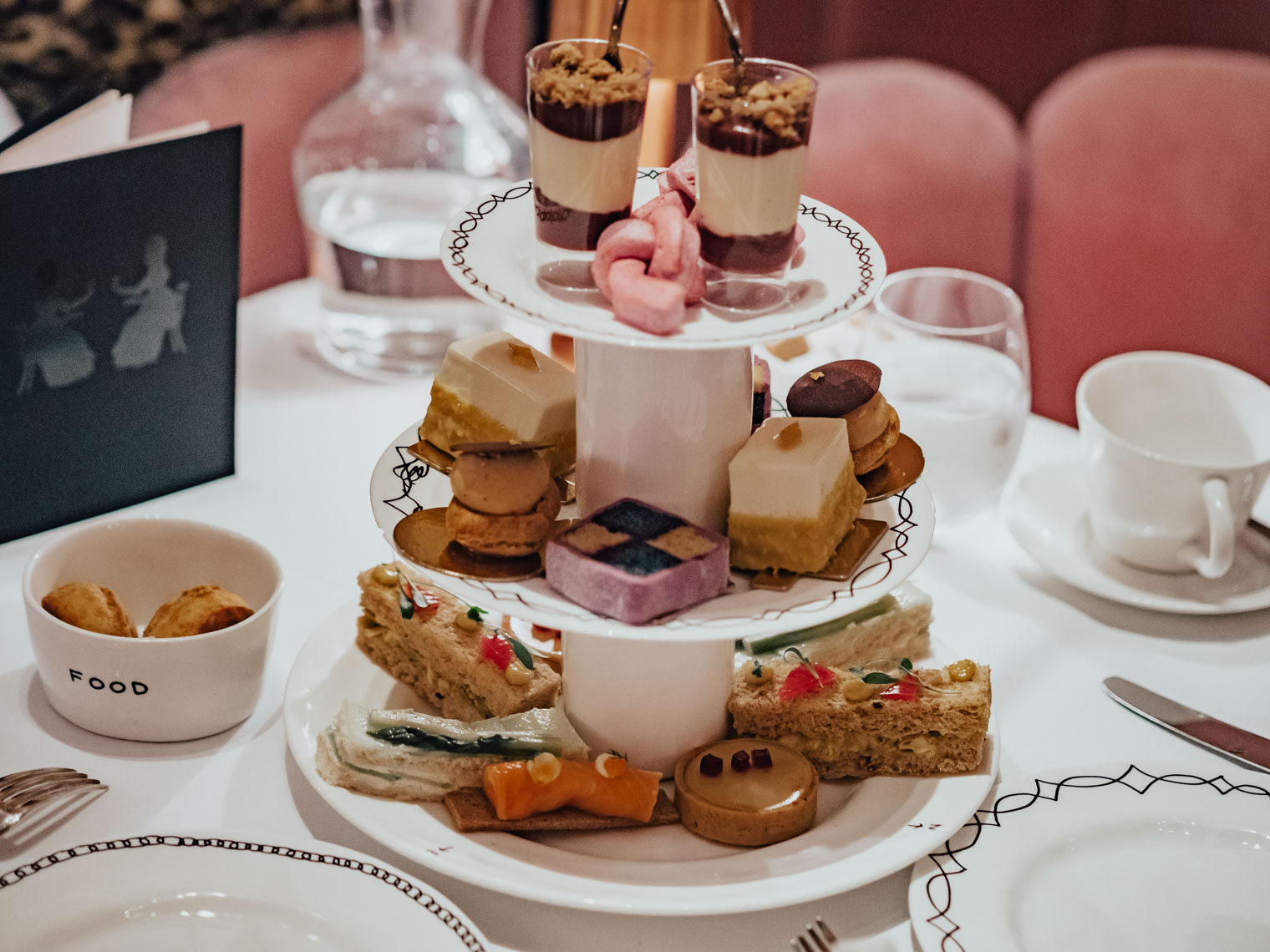 Afternoon tea at Sketch Gallery in London. Is it worth it? Chic