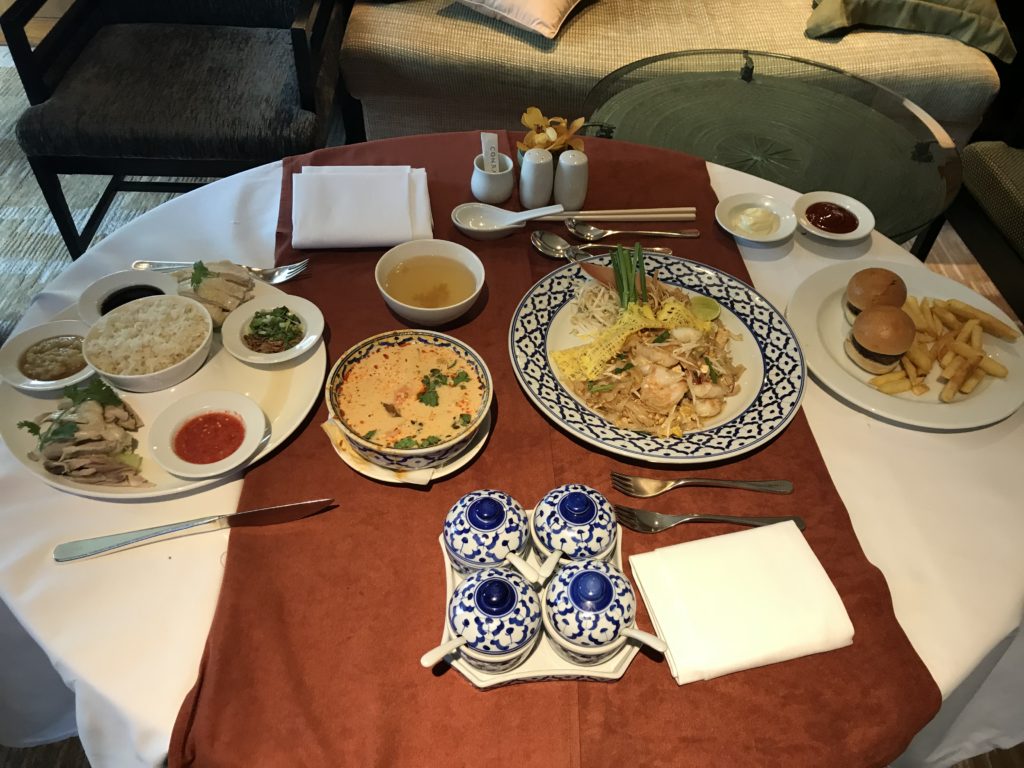 ヒルトン東京ベイのルームサービスメニューと軽食を紹介 チキンドンの子連れ旅行記