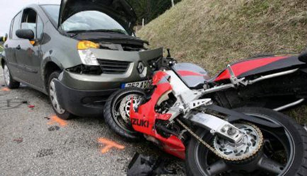 Les accidents de moto, à qui la faute? Chicks and Machines
