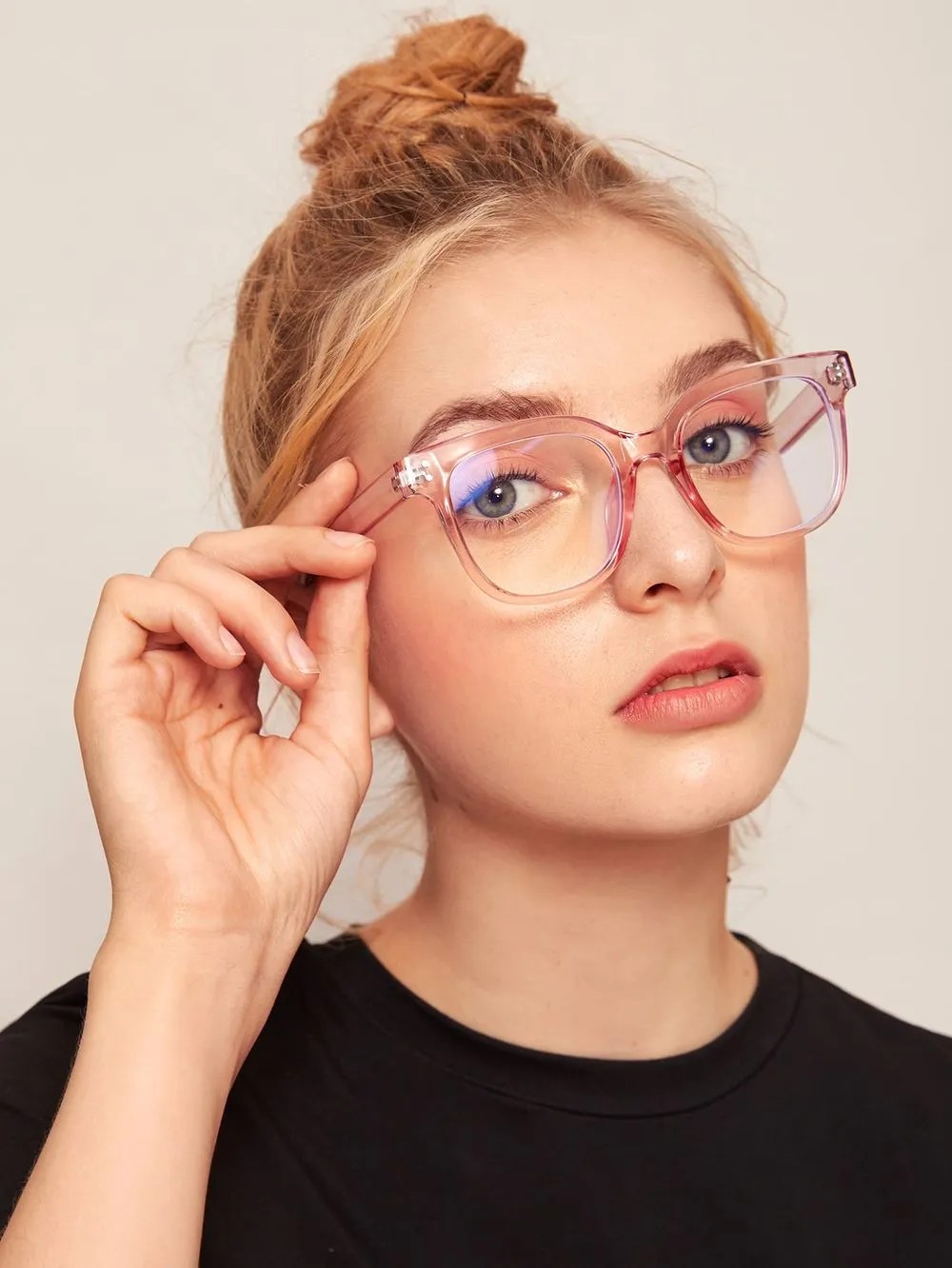 Glasses Tips To Match Your Eyeglasses With Your Outfit