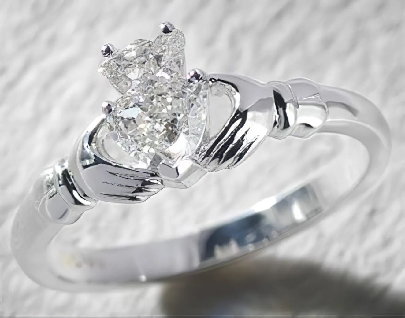 Claddagh Ring What Is It, And How Do You Wear It? · ChicMags
