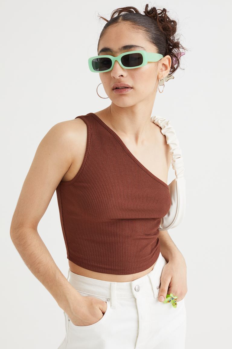 25 Best Clothing Stores For College Students That Are Stylish & Affordable