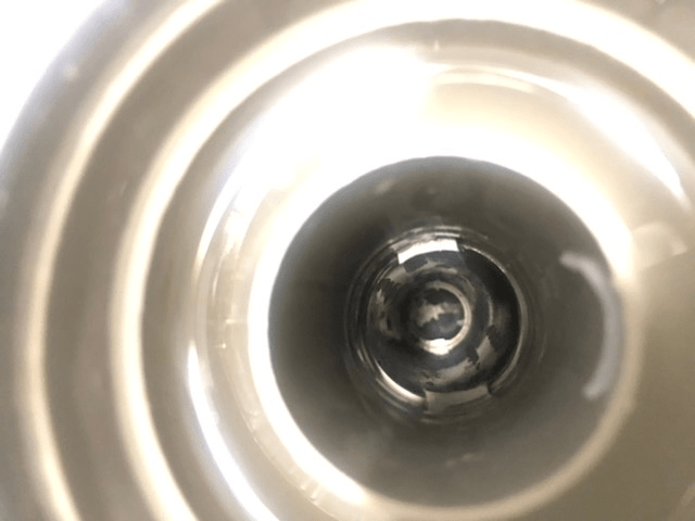 排水管の詰まり原因は30年分の油の白い塊/高圧洗浄清掃 | アクアドクター| トイレ詰まり・排水管高圧洗浄の水道業者 キッチンの排水溝に白い塊があるのですがこれは何でしょうか？どうすれば白い... - Yahoo!知恵袋