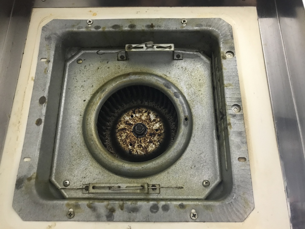 外せない換気扇の掃除の仕方アドバイスください。洗面所の換気扇が外せな... Yahoo!知恵袋