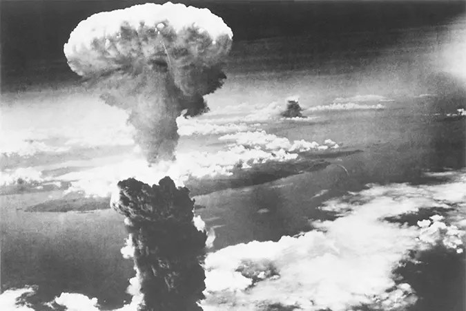 ひろしま－1945年8月6日、原爆雲の下の真実－ | 横浜シネマリン 広島原爆」と「長崎原爆」 - 違いがわかる事典