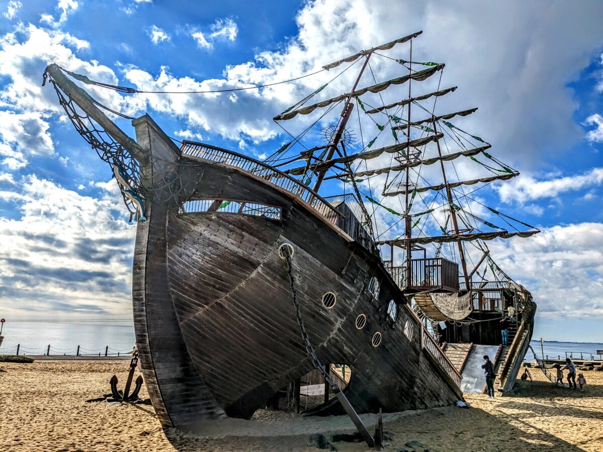巨大な難破船が真っ二つ！『広野海岸公園』（静岡市） | シマグニノ
