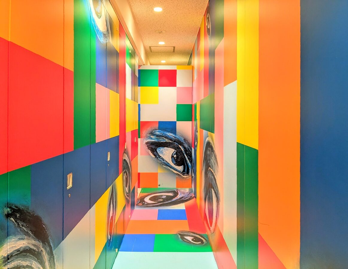エキセントリックな極彩色の世界『横尾忠則現代美術館』（神戸市灘区