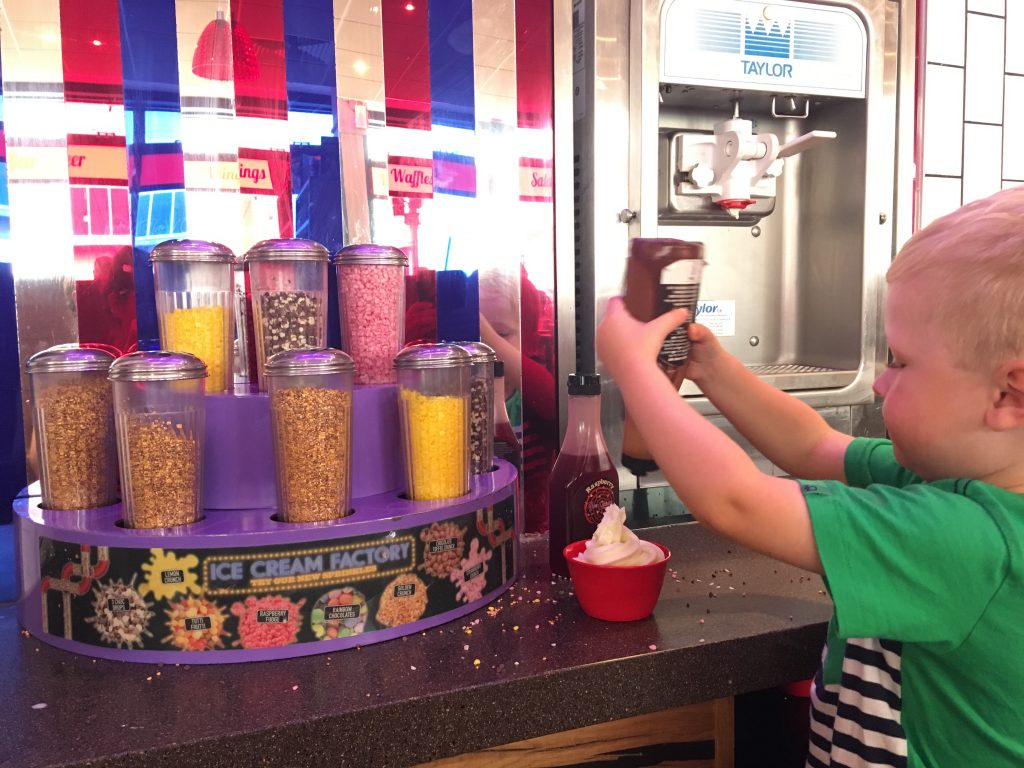 Epic Pizza’s at Pizza Hut Chilling with Lucas