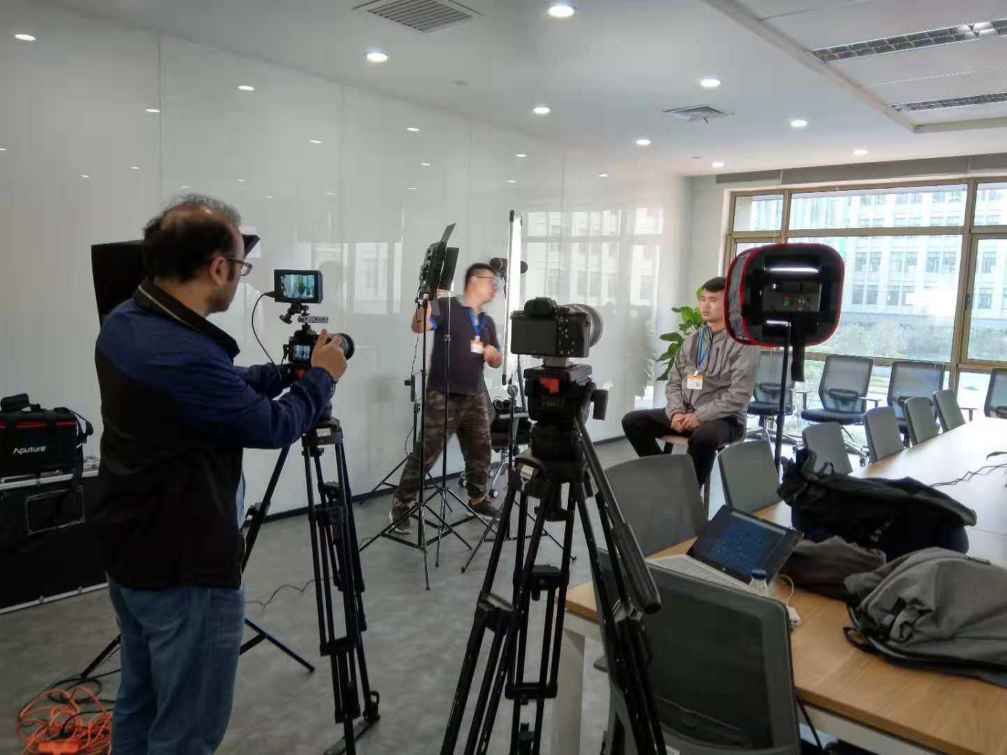 Shanghai Cameraman hire China Local Cameraman For Hire