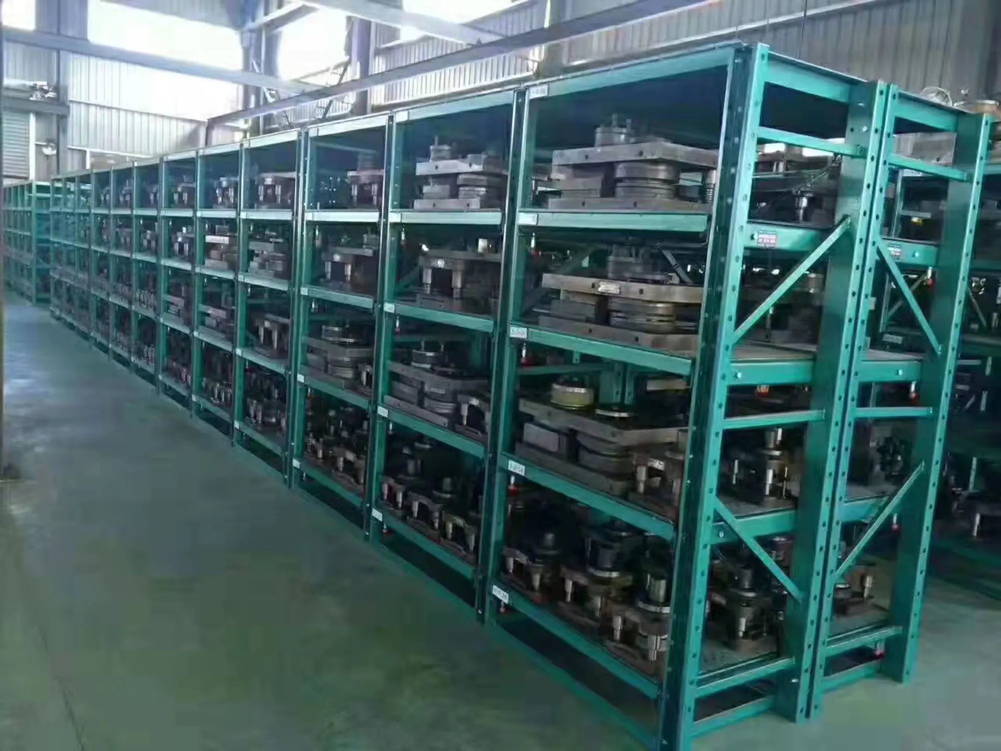 A complete guide to the purchase and use of mold racks