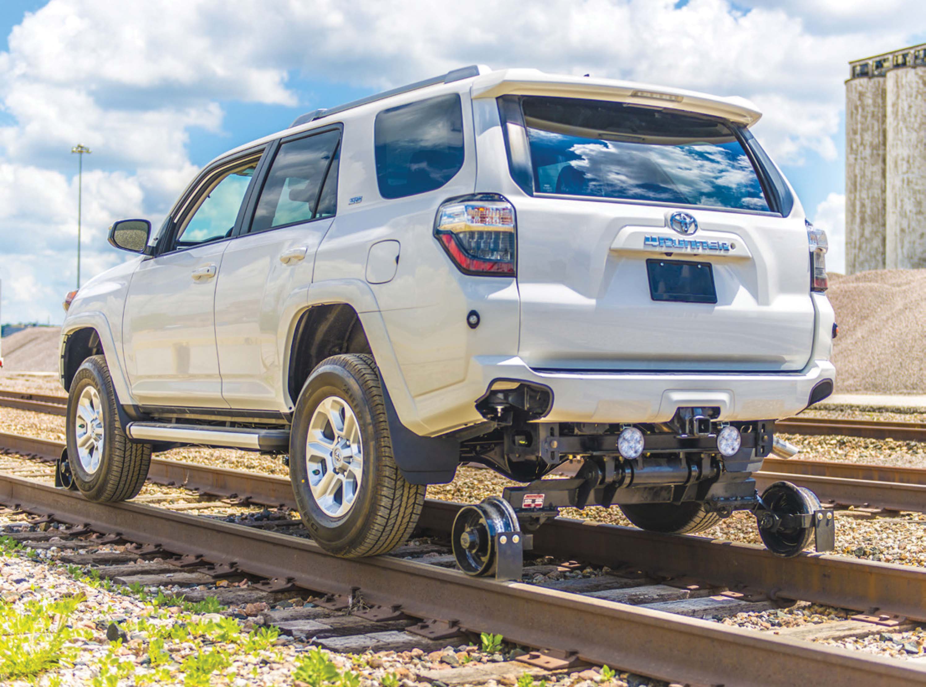 HiRail Supervisor SUV Canadian HiRail Services