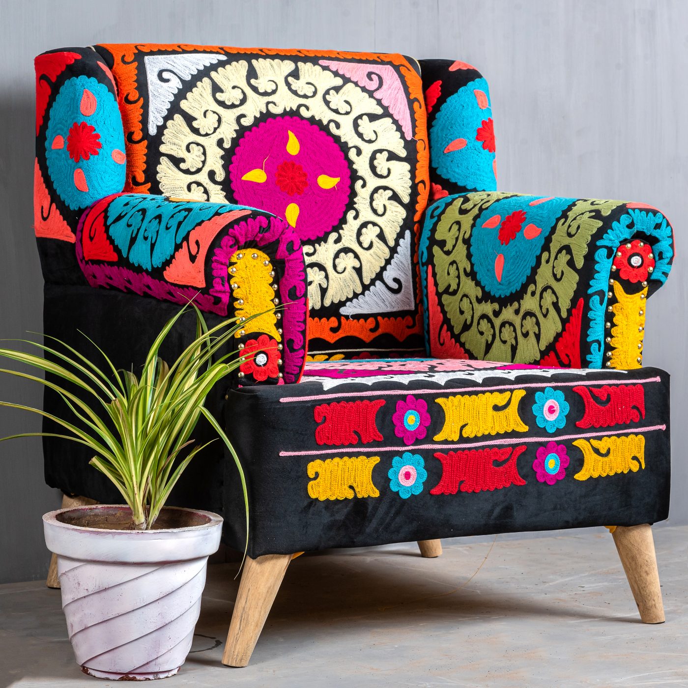 HAND EMBROIDERED ARMCHAIR Chisel and Log