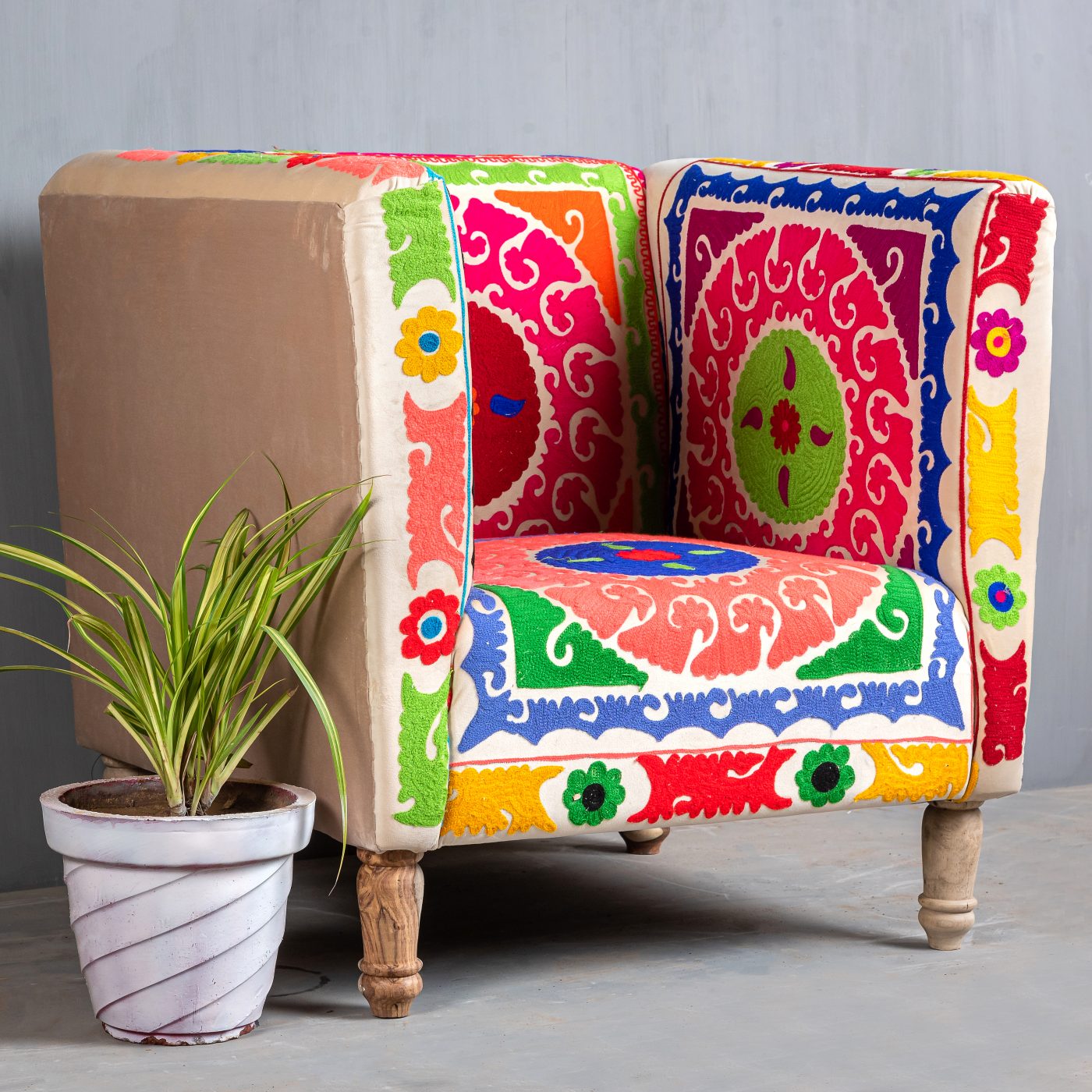 HAND EMBROIDERED ARMCHAIR Chisel and Log