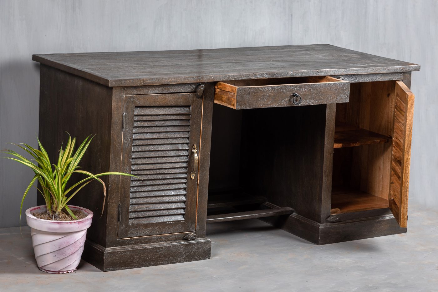 SHUTTER STUDY DESK Chisel and Log