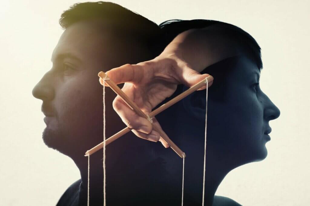 Persuasion coercitive une forme de manipulation mentale Chantal