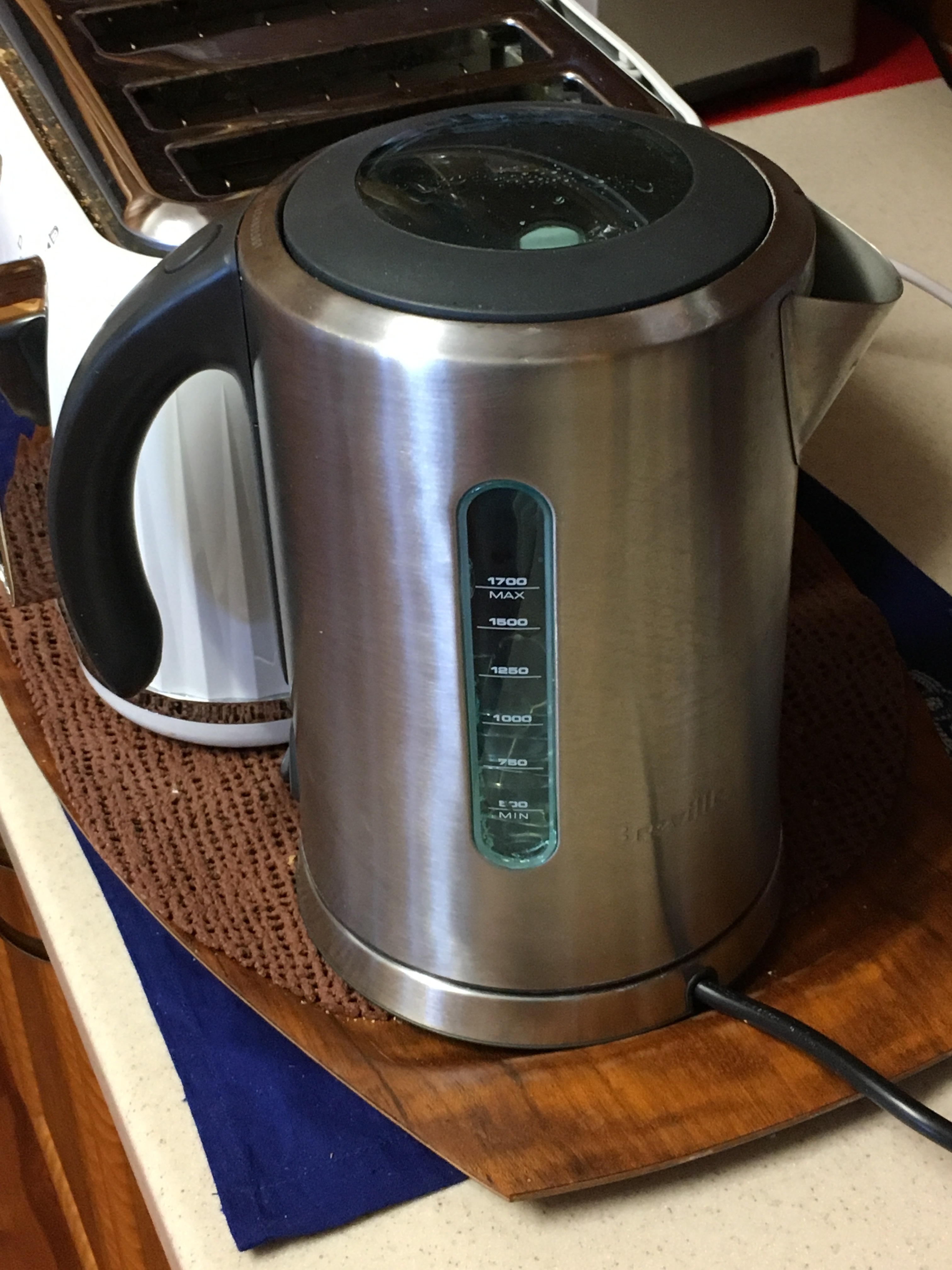 Breville BKE590 kettle DANGER WARNING glass shards Design 👍 or 👎