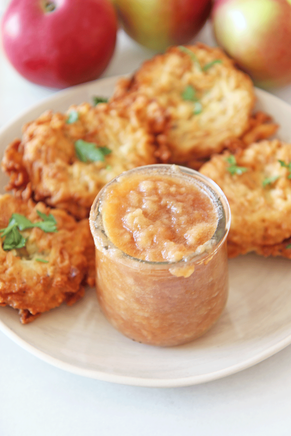 How to Make Applesauce in a Slow Cooker Chop Happy