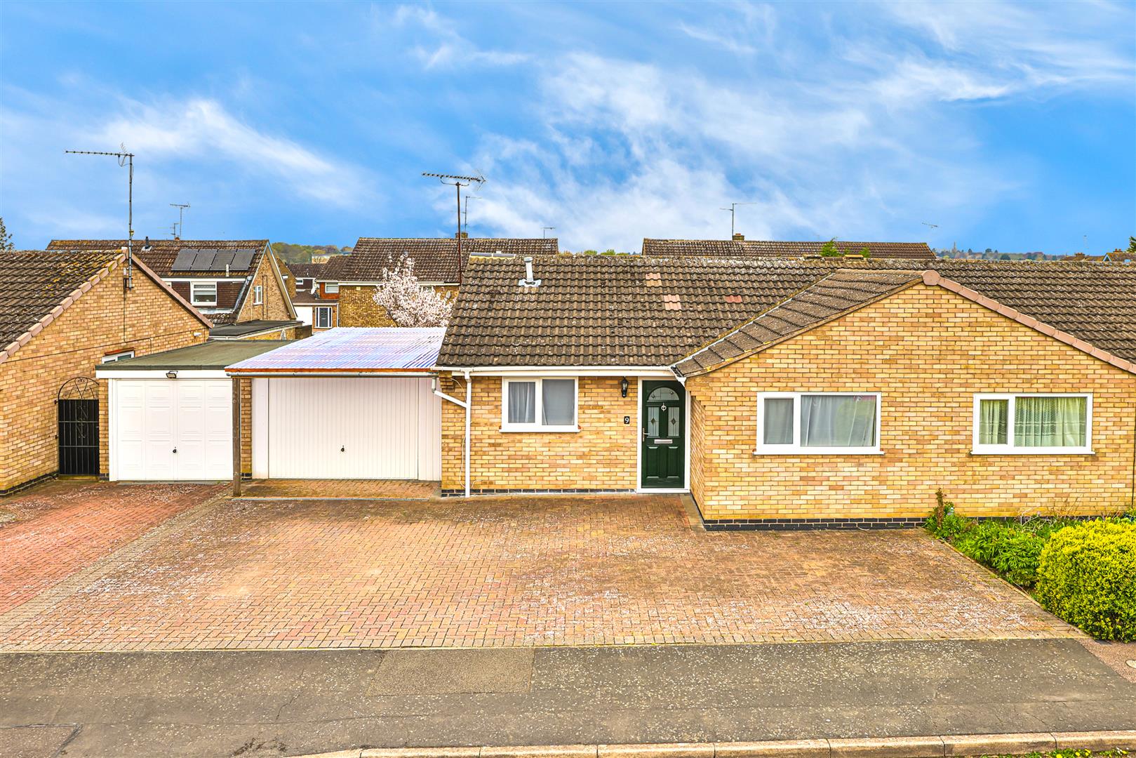 9 Gleneagles Close, Kettering Chris The Estate Agent