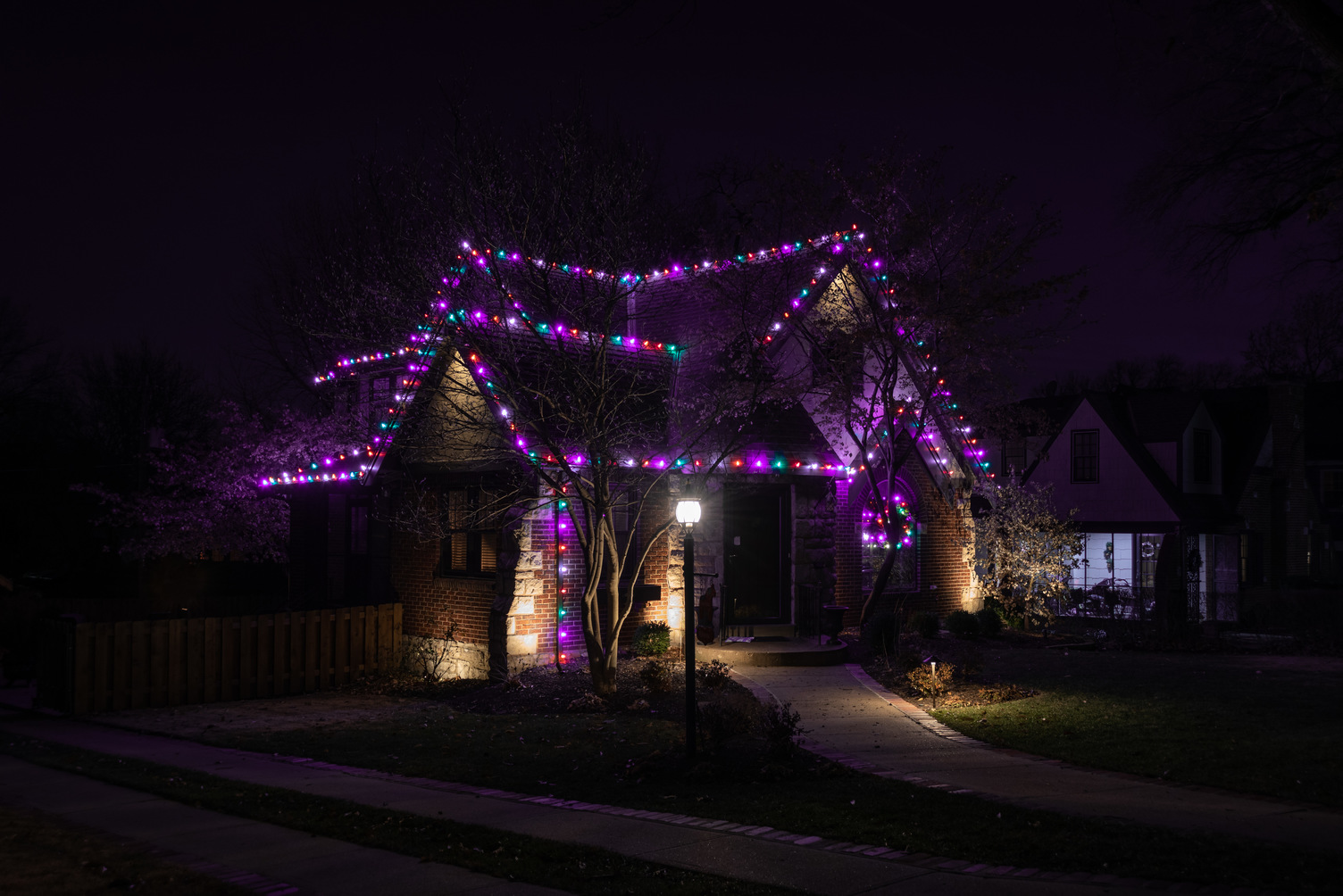 Outdoor Christmas Light Styles by Professional Outdoor