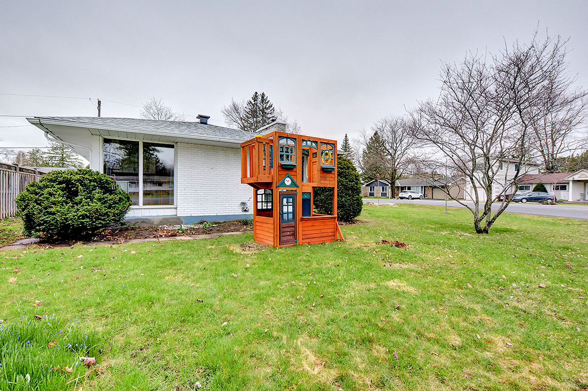 **SOLD** 16 CHERRYWOOD DR BELLS CORNERS BUNGALOW Chris Steeves