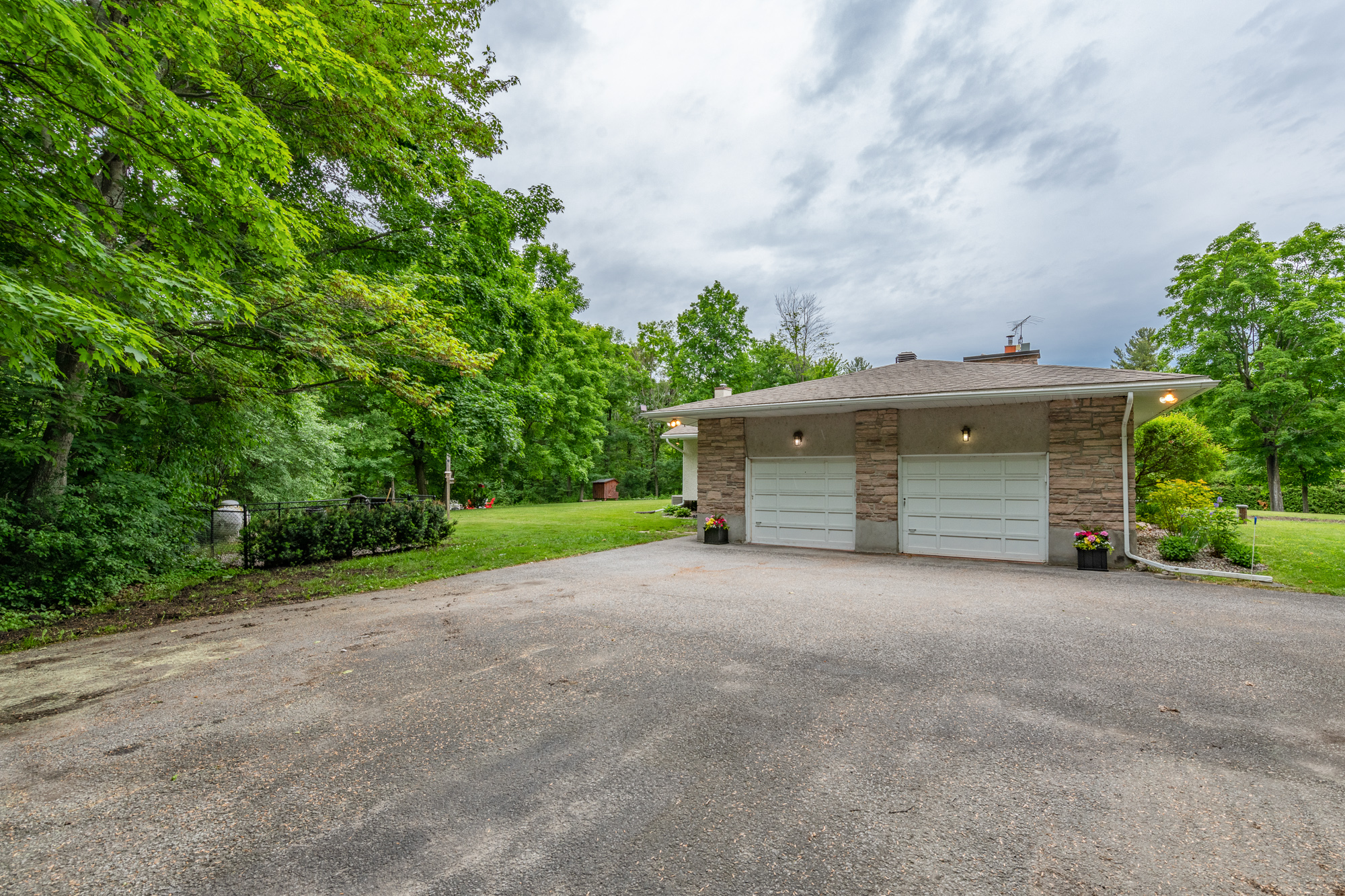 **SOLD** 3050 9TH LINE CARLETON PLACE COUNTRY HOME Chris Steeves