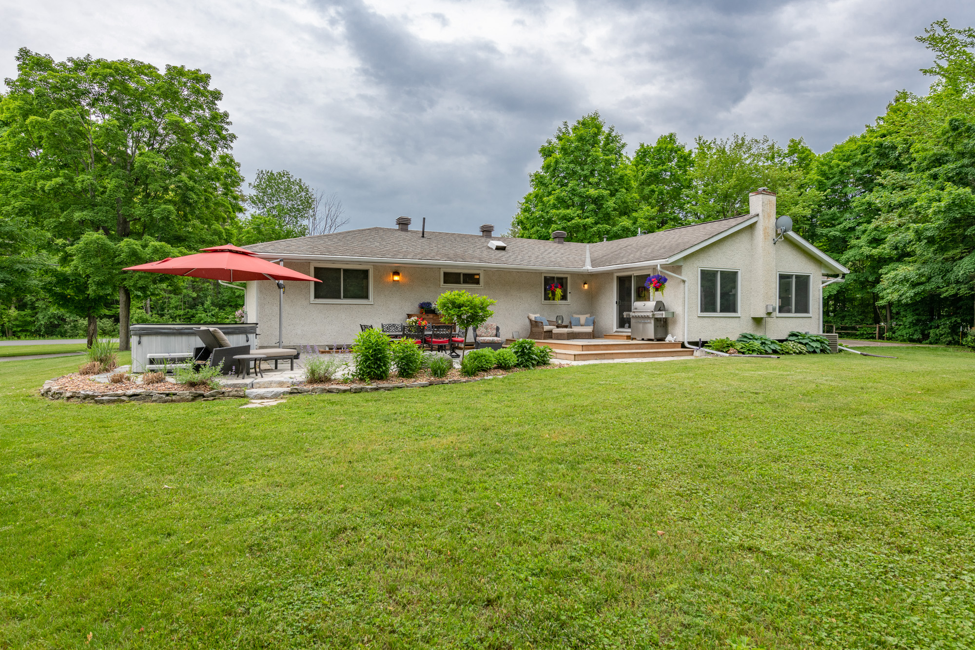 **SOLD** 3050 9TH LINE CARLETON PLACE COUNTRY HOME Chris Steeves