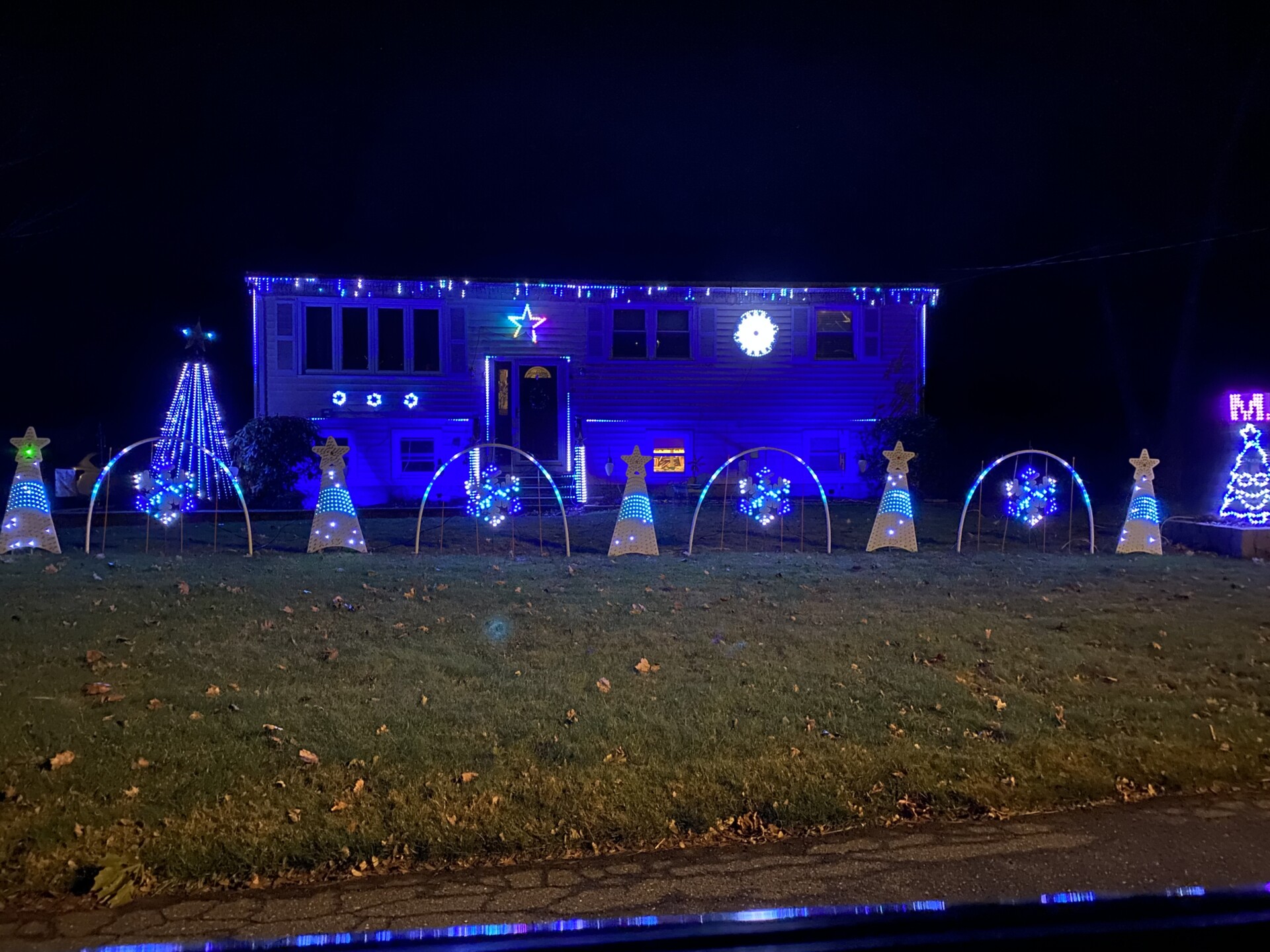 31 Matthias Street Rockingham County Christmas Light Guide