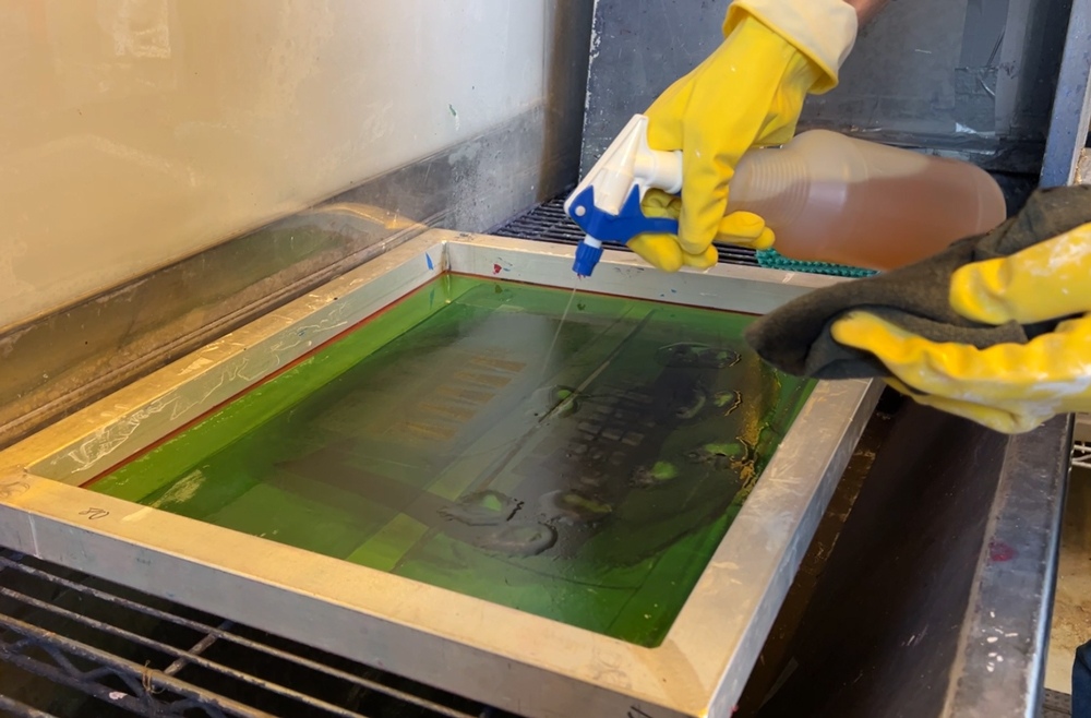 4 Steps To A Clean Screen for Screen Printing Chromaline