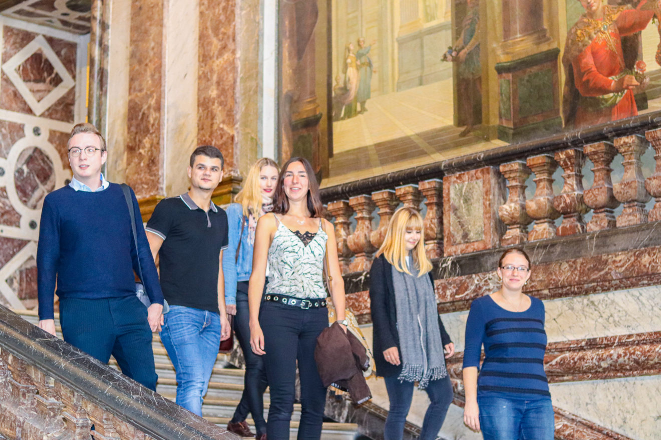 Qui sont les Jeunes Ambassadeurs ? Les Chroniques des Amis de Versailles