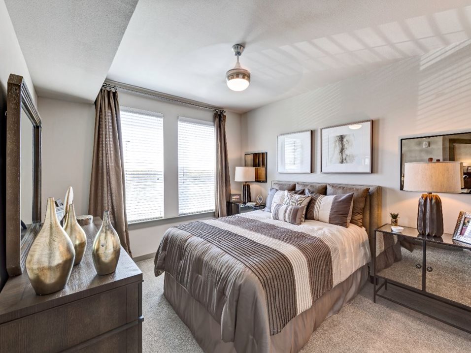 North 680 Furnished Apartments in Schaumburg, IL