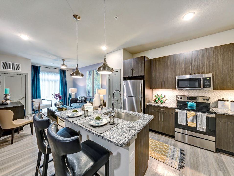 North 680 Furnished Apartments in Schaumburg, IL