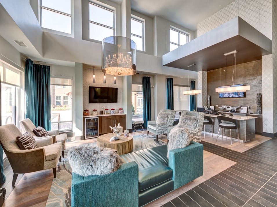 North 680 Furnished Apartments in Schaumburg, IL