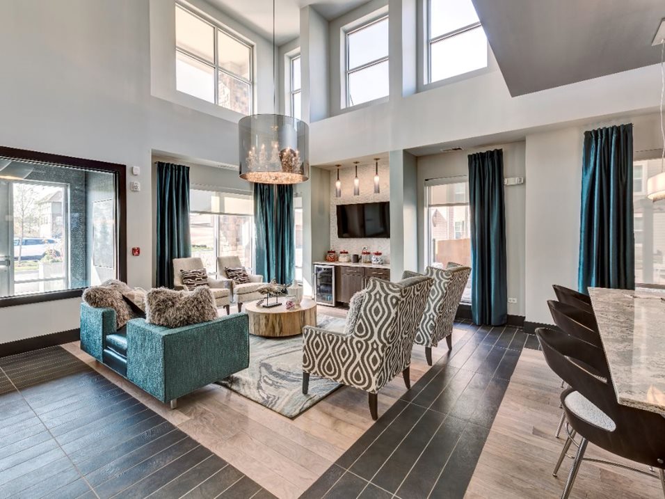 North 680 Furnished Apartments in Schaumburg, IL