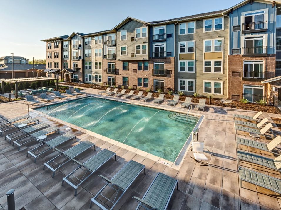 North 680 Furnished Apartments in Schaumburg, IL