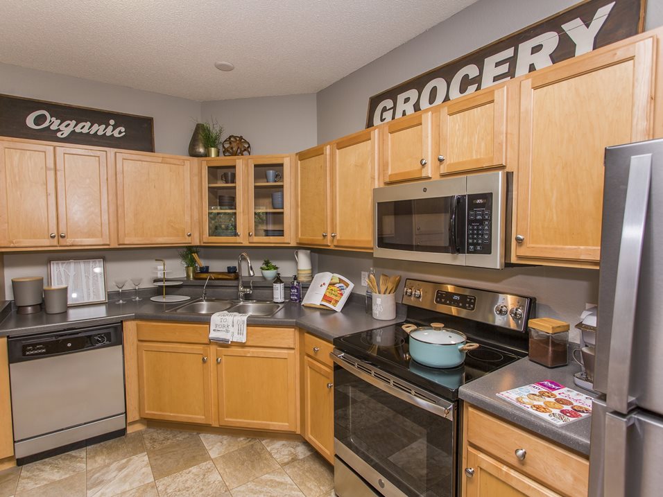 Bluffs at Nine Mile Creek Furnished Apartments in Eden Prairie, MN