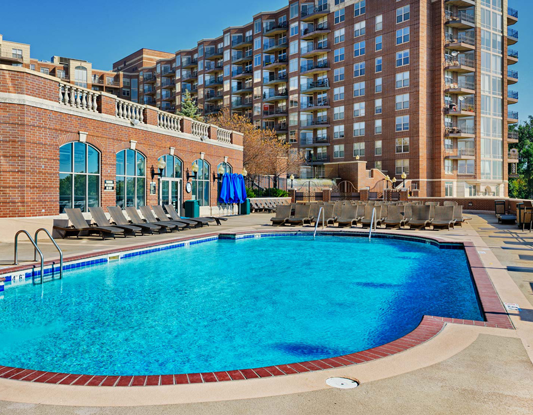Calhoun Beach Club Furnished Apartments in Minneapolis, MN