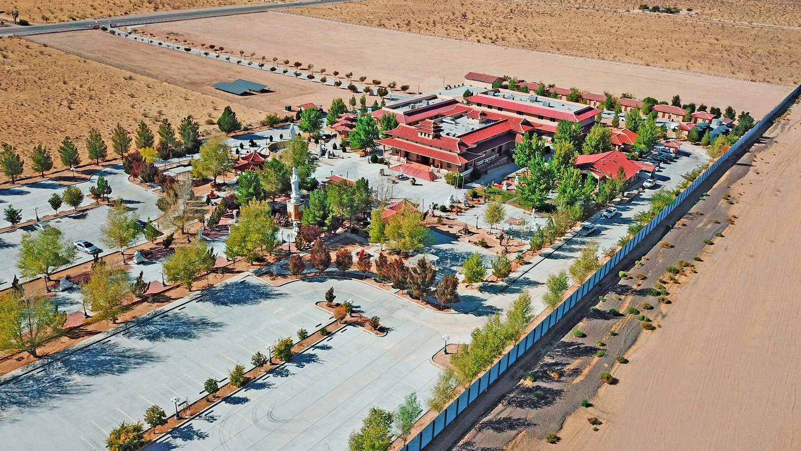 THIỀN VIỆN CHÂN NGUYÊN, ADELANTO, CALIFORNIA NGÔI CHÙA VIỆT TRÊN SA