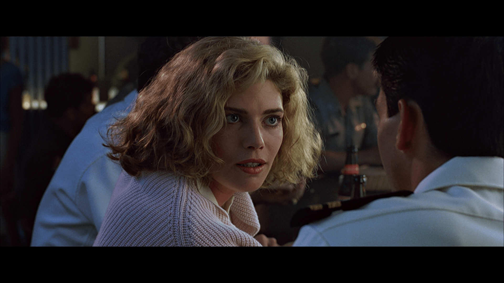 INSIDE THE ACTORS CHEWDIO TOP GUN (1986)