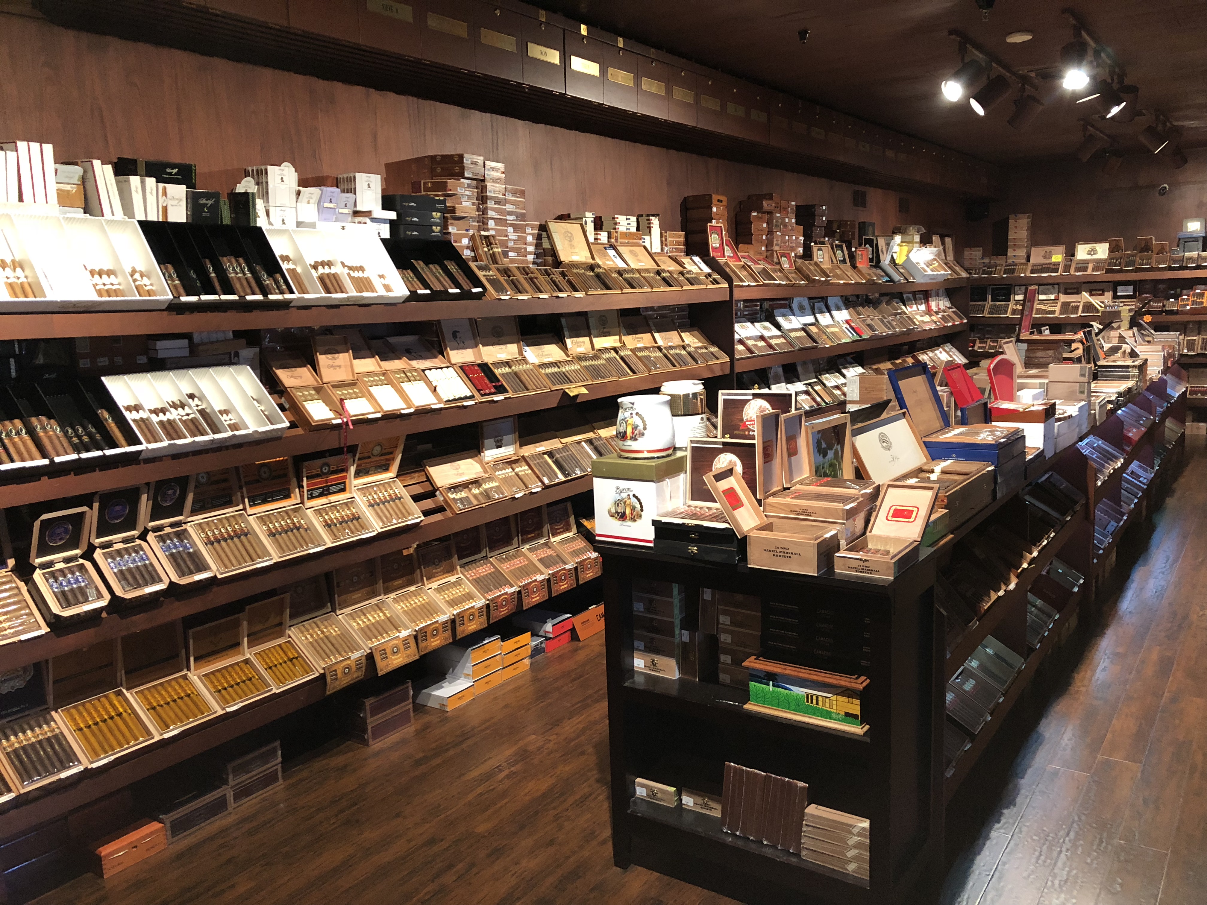 Winston’s Cigar Bar