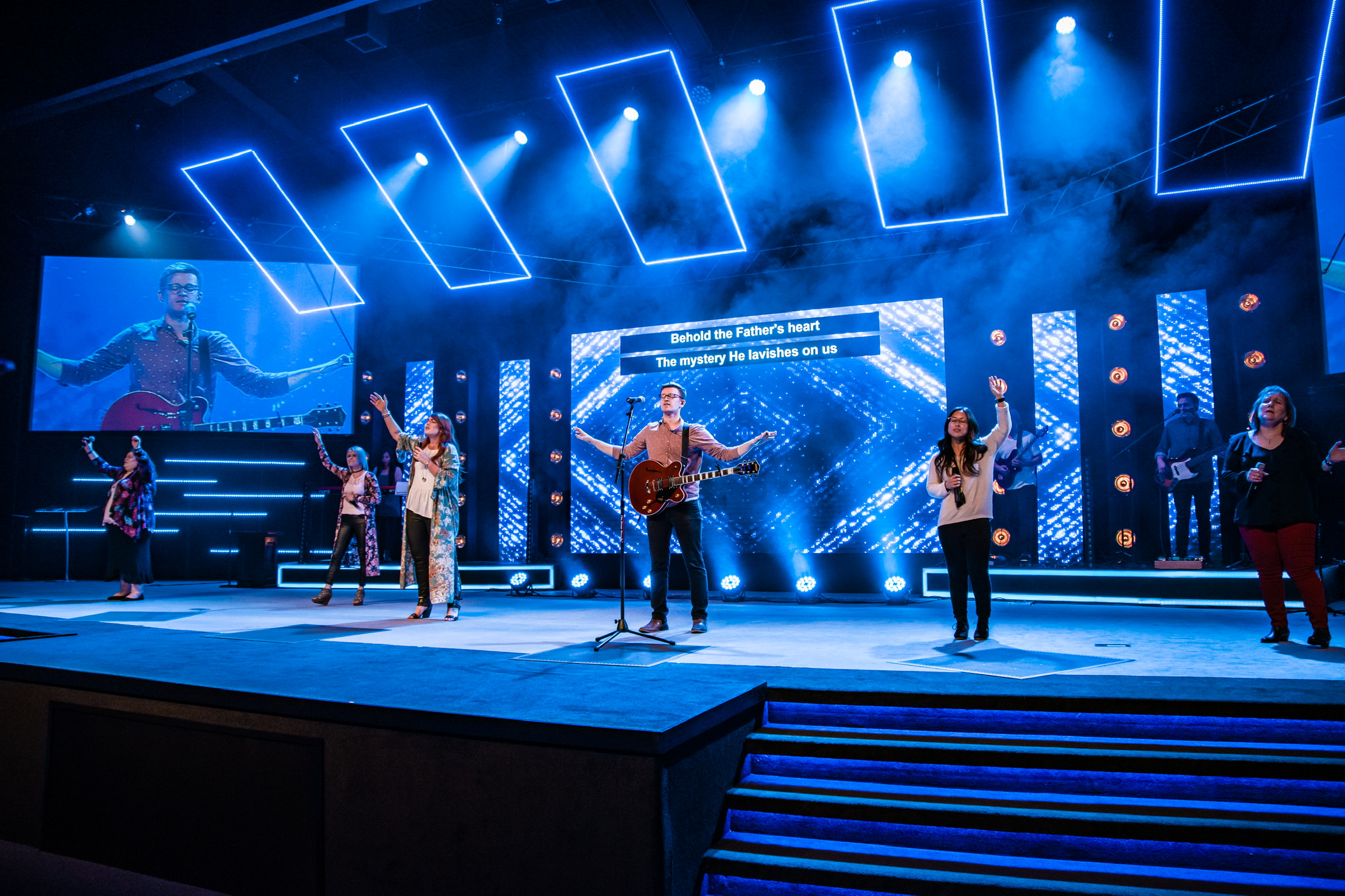 Flex Around the Screen Church Stage Design Ideas Scenic sets and