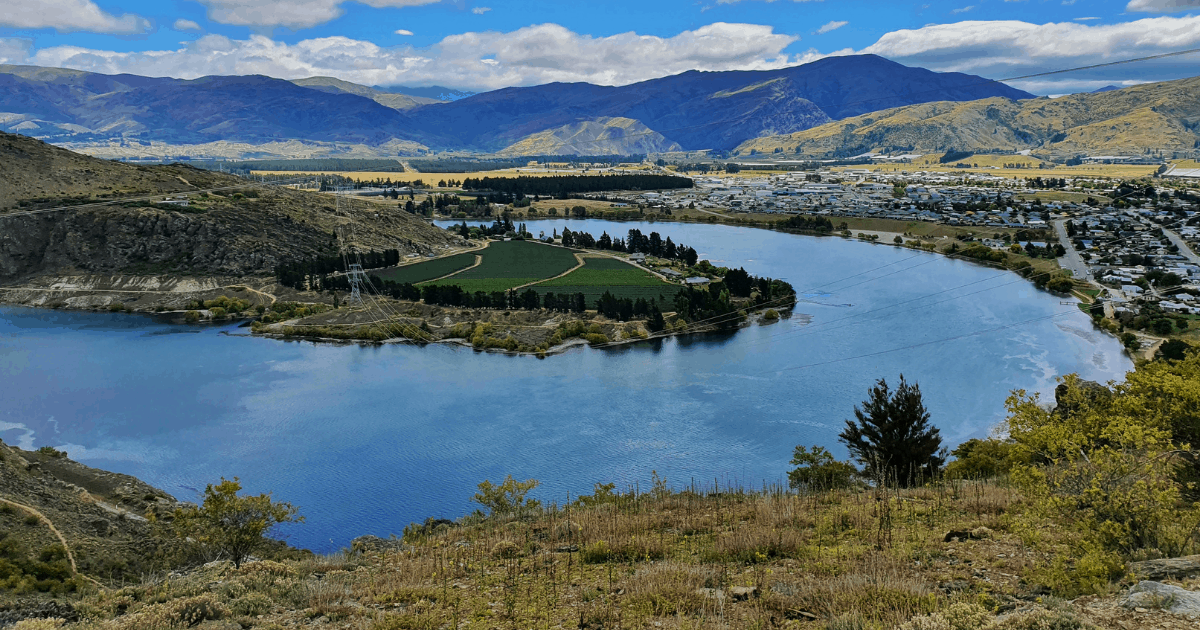 HIKING MOUNT HORN IN CROMWELL CHUR NEW ZEALAND