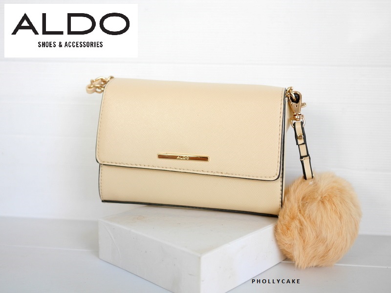 กระเป๋าสะพาย Aldo Astoewiel Crossbody Bag Neutral with Pom Pom กระเป๋า