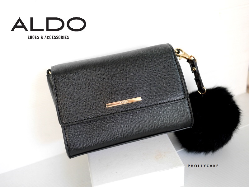กระเป๋าสะพาย Aldo Astoewiel Crossbody Bag Neutral with Pom Pom กระเป๋า