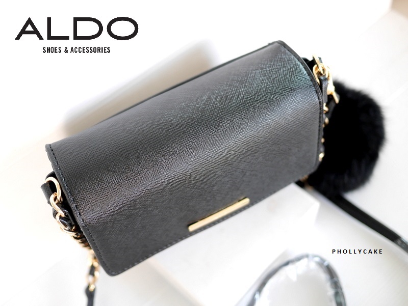 กระเป๋าสะพาย Aldo Astoewiel Crossbody Bag Neutral with Pom Pom กระเป๋า
