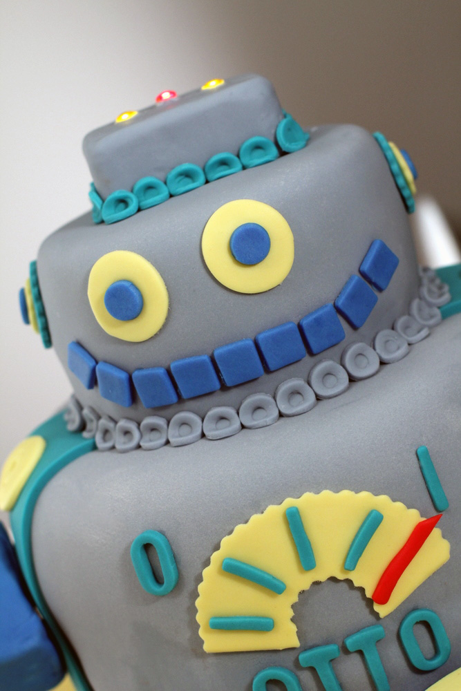 Robot Cake Ciao Annie