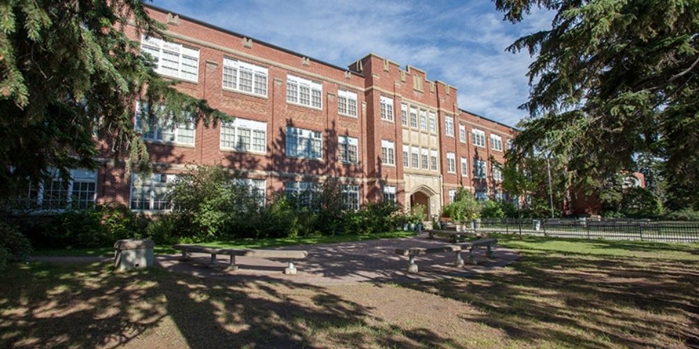Crescent Heights High School, Año Escolar en Alberta Cidi
